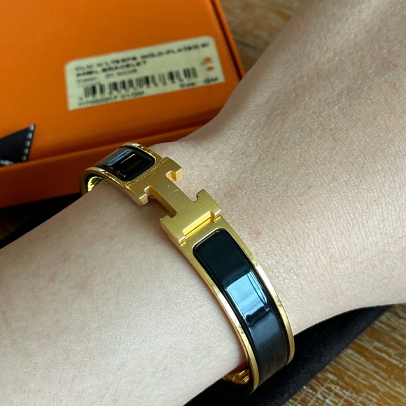 (SOLD) Hermes clic H Gold-plated bracelet - Picture 2 of 9